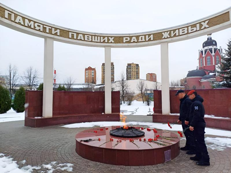 В преддверии Дня Победы сотрудники СОБР «Булат» подмосковного главка Росгвардии почтили память павших героев