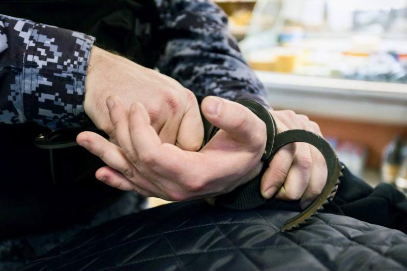 В Пушкино сотрудники Росгвардии задержали подозреваемого в незаконном обороте наркотиков в крупном размере