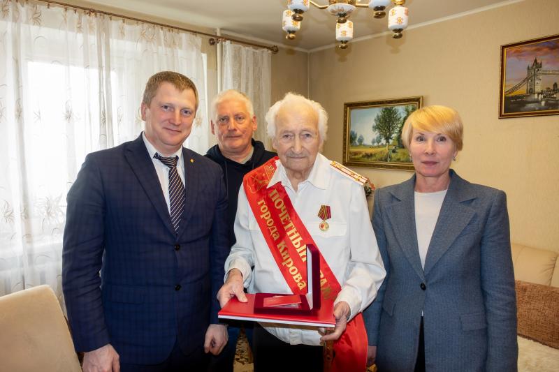 Ветеран Росгвардии стал Почетным гражданином города Кирова