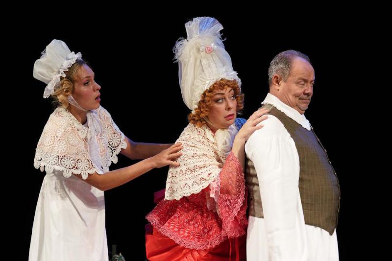 Топ-3 комедийных спектакля нынешней весны