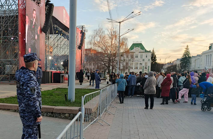 В Орле росгвардейцы приняли участие в обеспечении безопасности концерта хора Турецкого