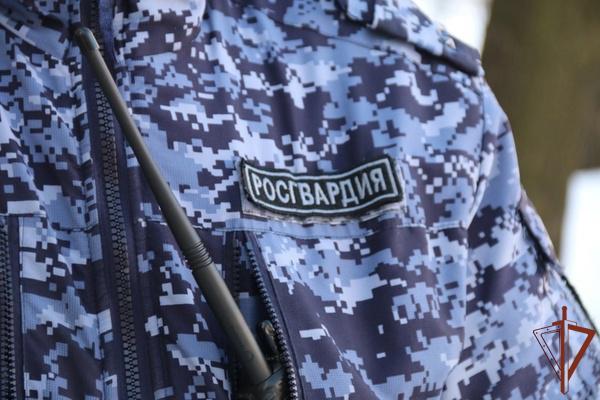 Росгвардейцы оперативно эвакуировали людей во время возгорания на городском рынке в Херсонской области