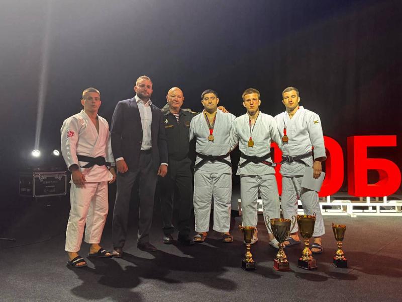 Подмосковные росгвардейцы в составе сборной команды Центрального округа одержали победу в чемпионате войск национальной гвардии по дзюдо