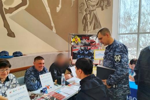 Ульяновские росгвардейцы приняли участие во Всероссийской ярмарке вакансий