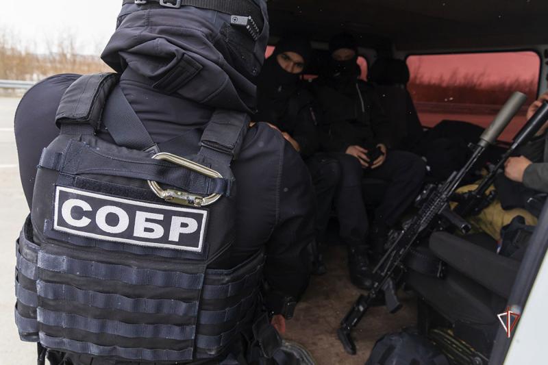 Сотрудники СОБР Росгвардии оказали содействие полиции в задержании наркодилеров в Новом Уренгое