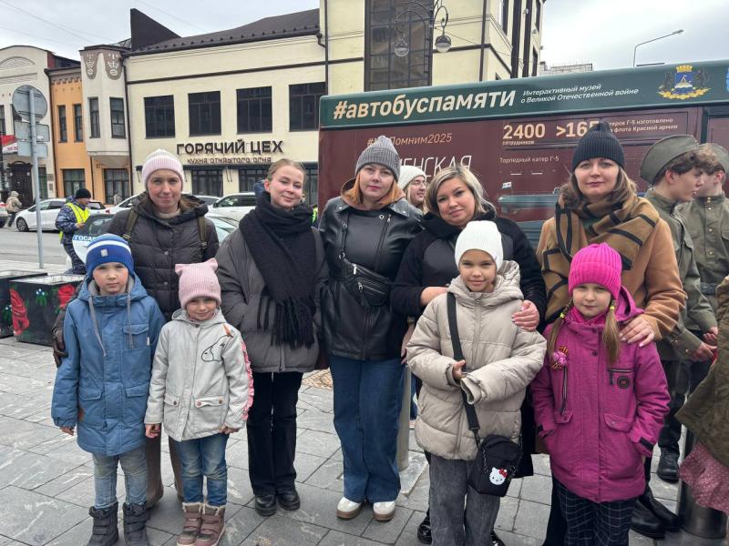 Представители Тюменского Росреестра посетили передвижной музей «Автобус памяти»