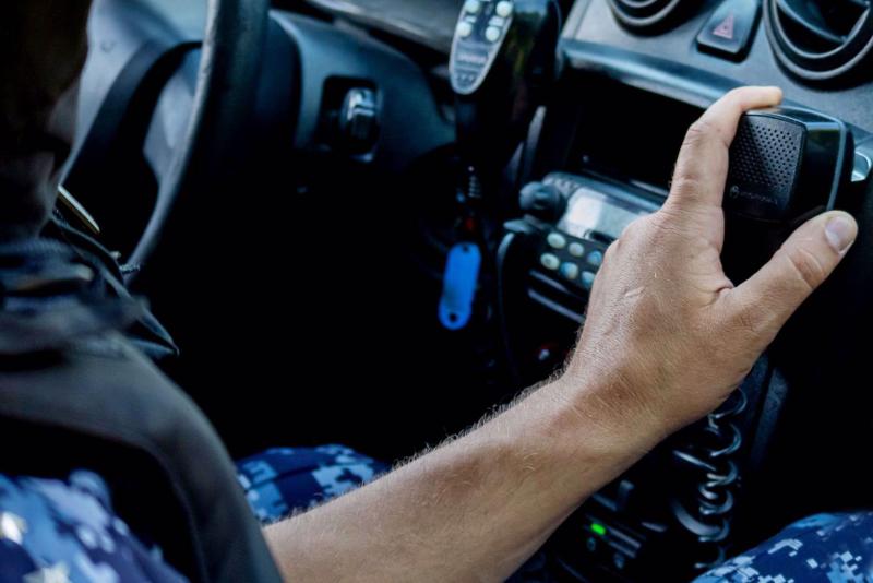 Росгвардейцы задержали горожанина с неоплаченным рюкзаком сыра