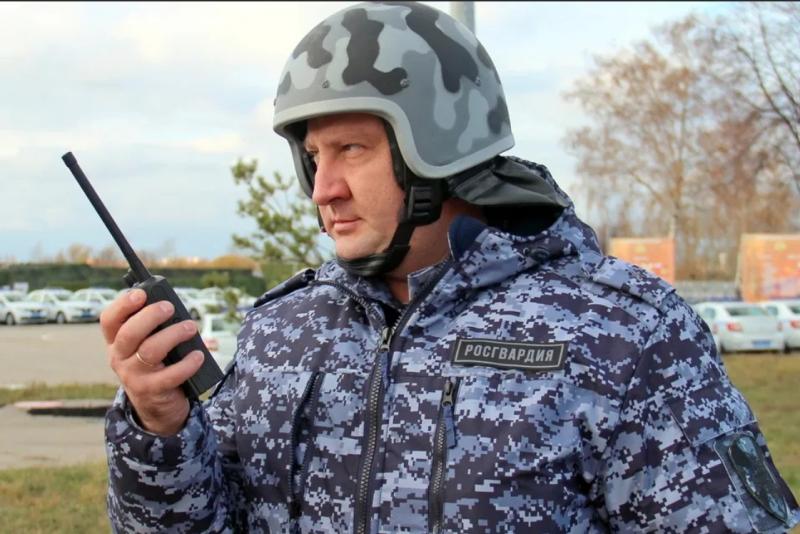 Росгвардейцы задержали нарушителя общественного порядка, демонстрирующего грубые жесты в адрес посетителей ТЦ