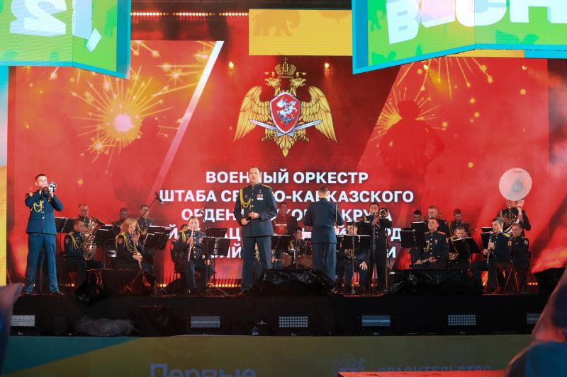 Оркестр Росгвардии выступил на фестивале «Российская школьная весна» в Ставрополе