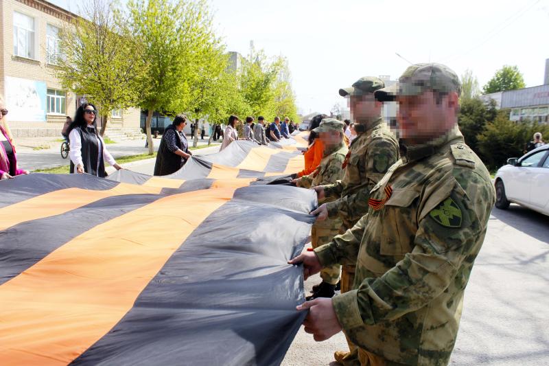 84-метровую Георгиевскую ленту развернули росгвардейцы в Херсонской области