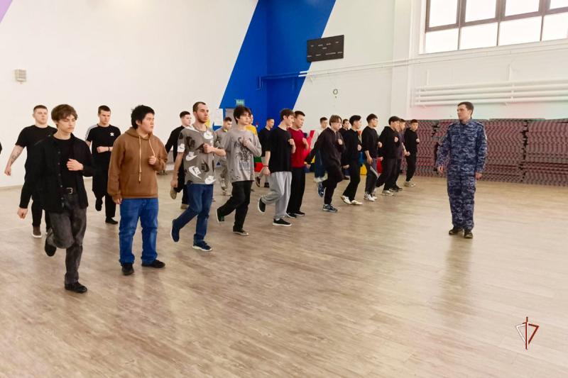 Росгвардия приняла участие в сборе для допризывной молодёжи Ямала