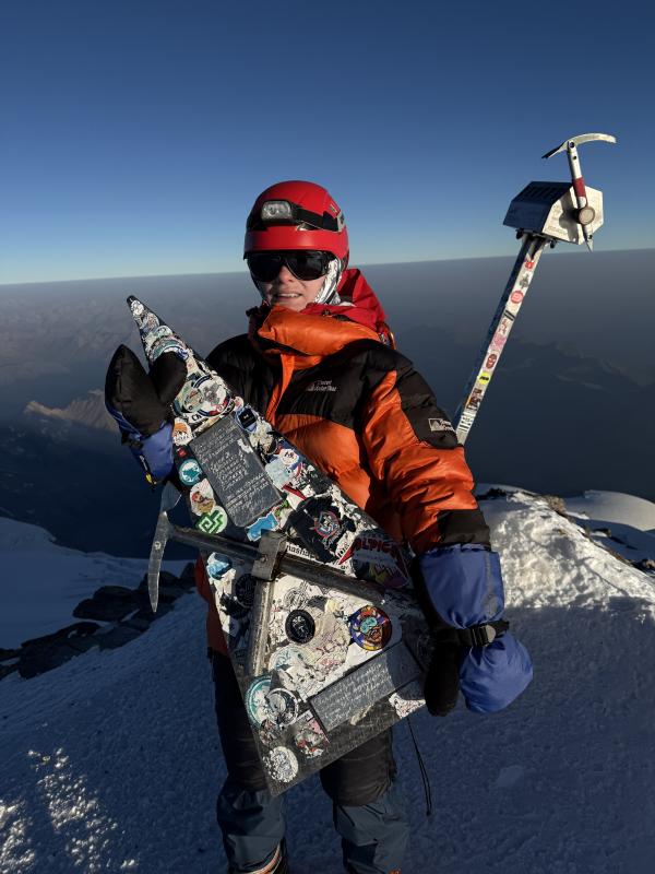 Олеся Шергина из Екатеринбурга взошла на Эльбрус: история смелости, вдохновения и преодоления девушки с протезом