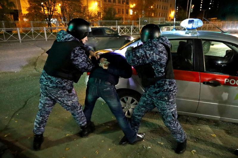 В Нижнекамске росгвардейцы задержали подозреваемого в краже из магазина одежды