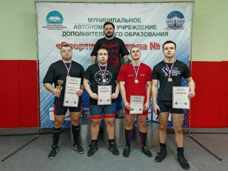 Росгвардеец завоевал две «золотые» медали на открытом региональном чемпионате по пауэрлифтингу в Тамбове