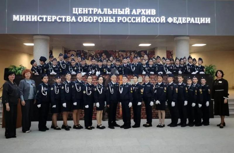 Росгвардейцы организовали экскурсию для кадетов в Подмосковье