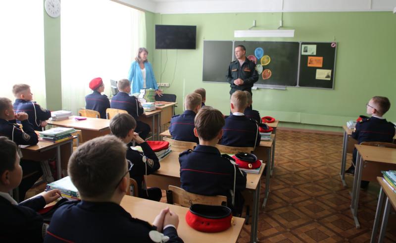 В Мордовии росгвардеец провел урок мужества, посвященный Единому дню профилактики терроризма