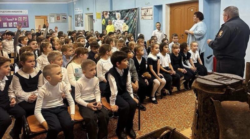 Росгвардейцы провели патриотическое мероприятие, посвящённое Дню Конституции