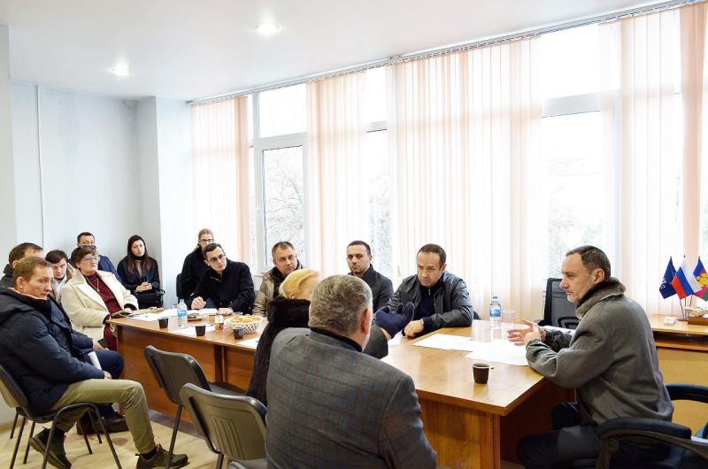 Депутат ЗСК Виктор Тепляков провёл приём граждан в ТОС «КСМ» в Центральном районе Сочи