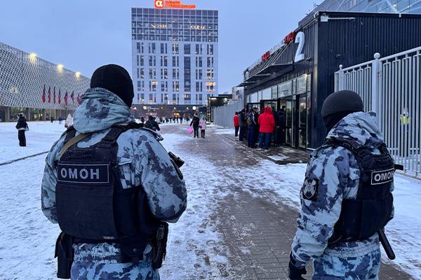 Охрану общественного порядка и безопасность матча КХЛ в Москве обеспечили сотрудники Росгвардии