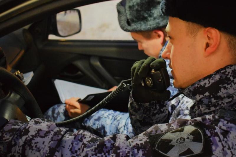 Росгвардейцы задержали похитительницу товаров к новогоднему столу